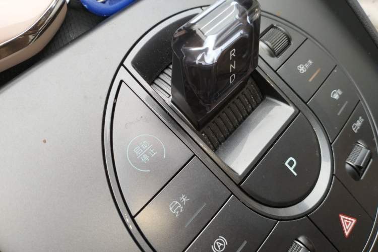 Used BYD Seal 06 New Energy 2024 DM-i 80KM Luxury Model Gear Lever