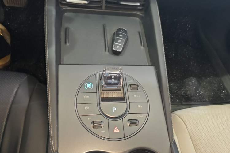 Used BYD Seal 06 New Energy 2024 DM-i 120KM Prestige Model Gear Lever