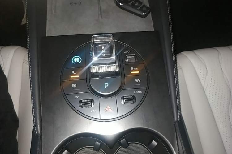 Used BYD Seal 06 New Energy 2024 DM-i 120KM Flagship Model Gear Lever