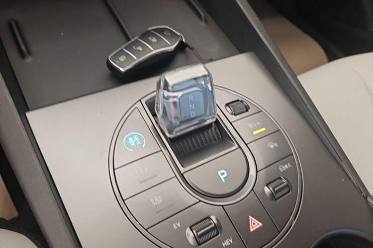 Used BYD Seal 06 New Energy 2024 DM-i 80KM Luxury Model Gear Lever