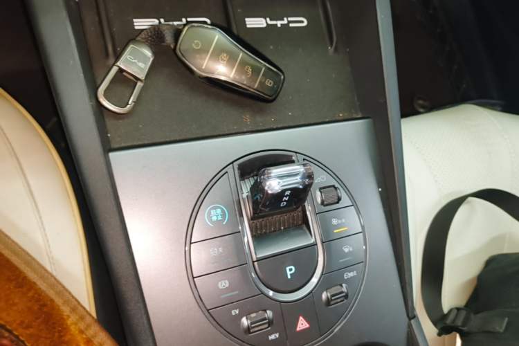 Used BYD Seal 06 New Energy 2024 DM-i 80KM Luxury Model Gear Lever