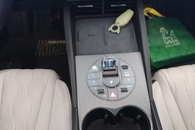 Used BYD Seal 06 New Energy 2024 DM-i 120KM Luxury Model Gear Lever