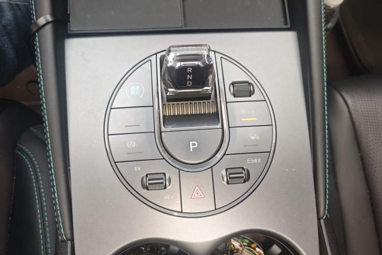 Used BYD Seal 06 New Energy 2024 DM-i 120KM Luxury Model Gear Lever