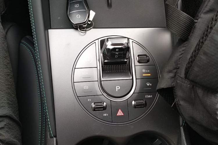 Used BYD Seal 06 New Energy 2024 DM-i 80KM Prestige Model Gear Lever