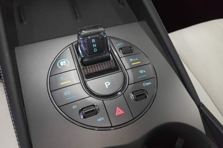 Used BYD Seal 06 New Energy 2024 DM-i 120KM Luxury Model Gear Lever