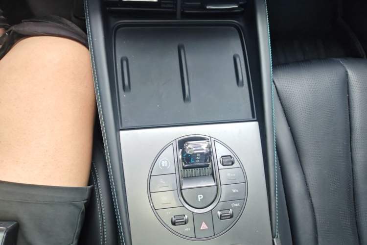 Used BYD Seal 06 New Energy 2024 DM-i 120KM Luxury Model Gear Lever