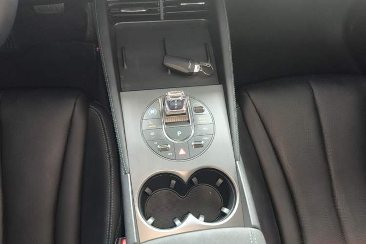 Used BYD Seal 06 New Energy 2024 DM-i 120KM Luxury Model Gear Lever