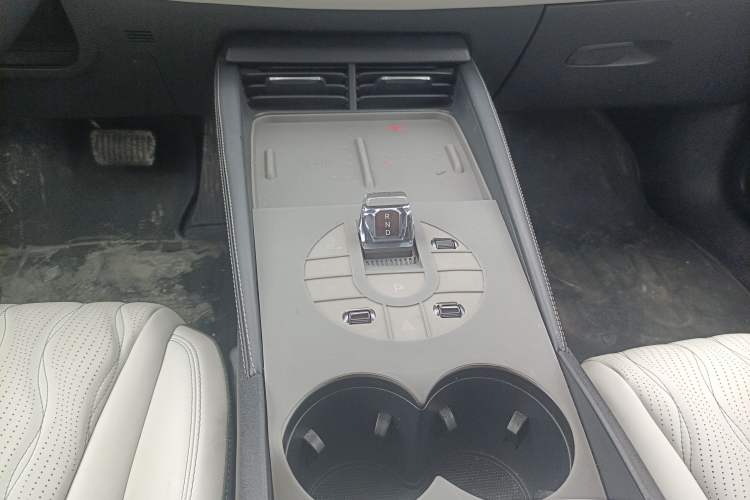 Used BYD Seal 06 New Energy 2024 DM-i 120KM Flagship Model Gear Lever