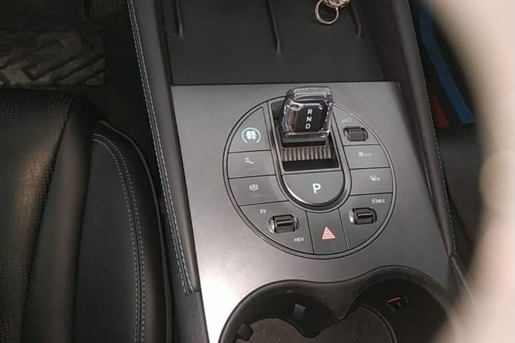 Used BYD Seal 06 New Energy 2024 DM-i 120KM Luxury Model Gear Lever