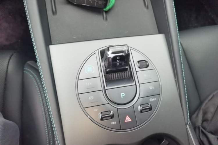 Used BYD Seal 06 New Energy 2024 DM-i 120KM Prestige Model Gear Lever