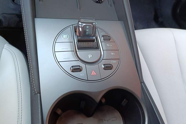 Used BYD Seal 06 New Energy 2024 DM-i 80KM Prestige Model Gear Lever