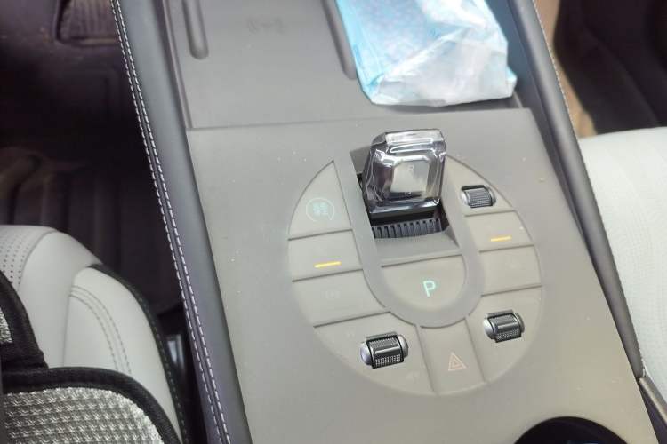 Used BYD Seal 06 New Energy 2024 DM-i 120KM Luxury Model Gear Lever