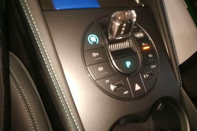 Used BYD Seal 06 New Energy 2024 DM-i 80KM Prestige Model Gear Lever