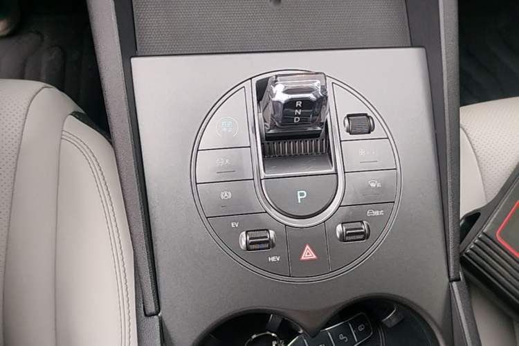 Used BYD Seal 06 New Energy 2024 DM-i 80KM Luxury Model Gear Lever
