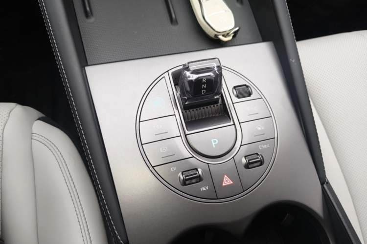 Used BYD Seal 06 New Energy 2024 DM-i 120KM Prestige Model Gear Lever