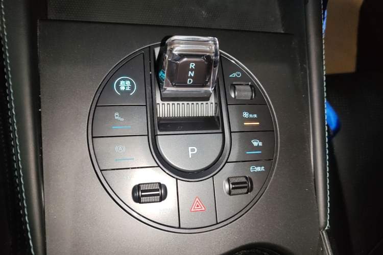 Used BYD Seal 06 New Energy 2024 DM-i 120KM Luxury Model Gear Lever