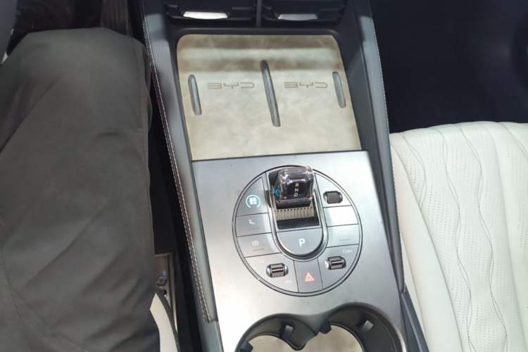Used BYD Seal 06 New Energy 2024 DM-i 120KM Flagship Model Gear Lever