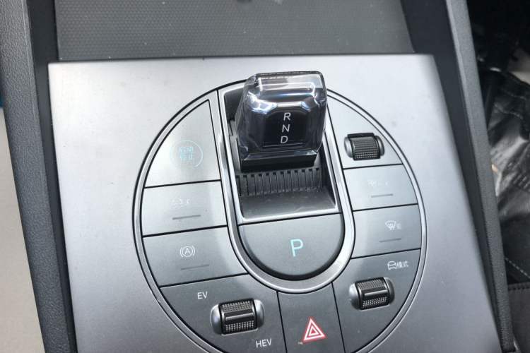 Used BYD Seal 06 New Energy 2024 DM-i 80KM Luxury Model Gear Lever