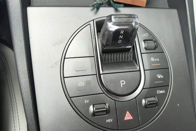 Used BYD Seal 06 New Energy 2024 DM-i 80KM Luxury Model Gear Lever