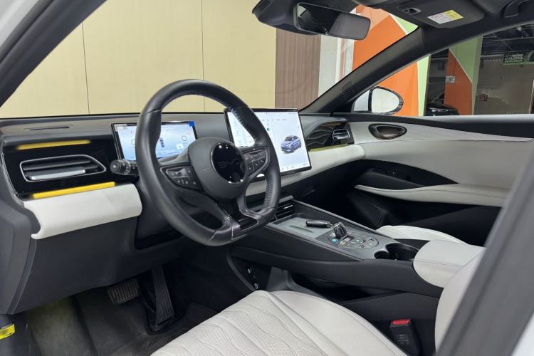 Used BYD Seal 06 New Energy 2024 DM-i 120KM Flagship Model Interior 1