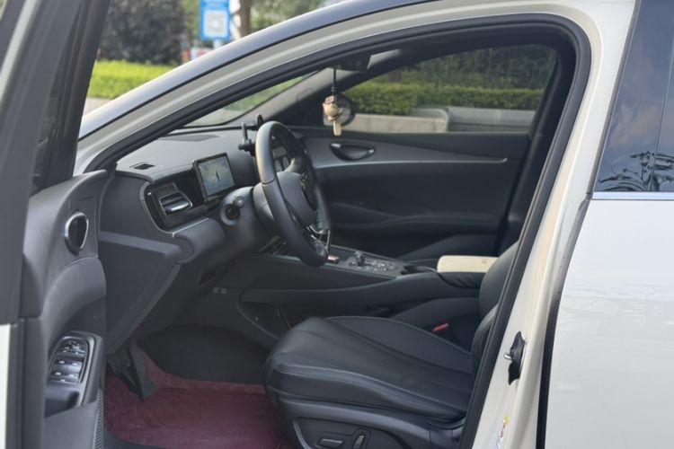Used BYD Seal 06 New Energy 2024 DM-i 120KM Prestige Model Interior 3