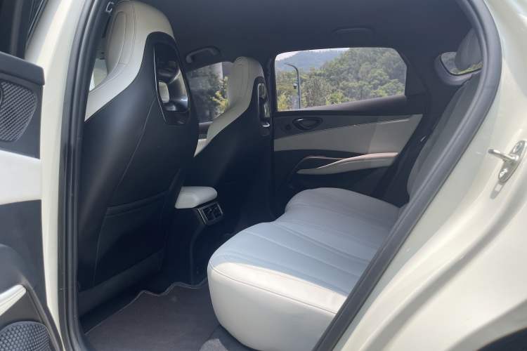 Used BYD Seal 06 New Energy 2024 DM-i 80KM Luxury Model Interior 4