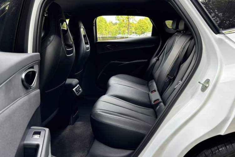 Used BYD Seal 06 New Energy 2024 DM-i 80KM Prestige Model Interior 4