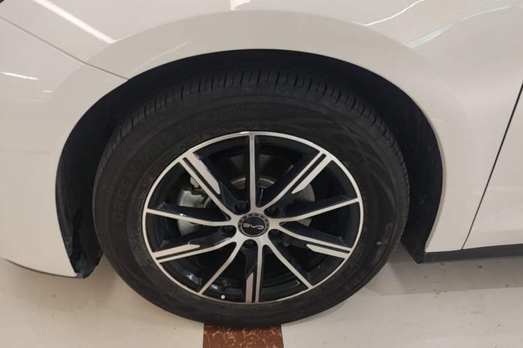 Used BYD Seal 06 New Energy 2024 DM-i 120KM Prestige Model Left Front Wheel Hub