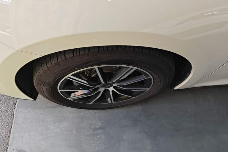 Used BYD Seal 06 New Energy 2024 DM-i 120KM Prestige Model Left Front Wheel Hub