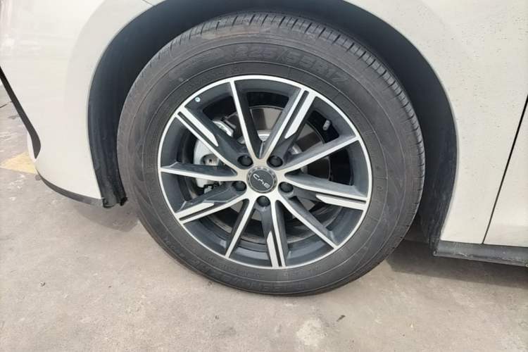 Used BYD Seal 06 New Energy 2024 DM-i 120KM Prestige Model Left Front Wheel Hub
