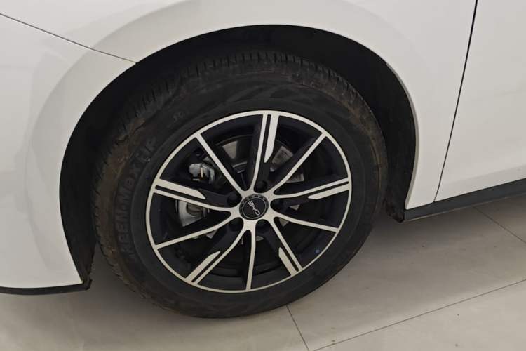 Used BYD Seal 06 New Energy 2024 DM-i 120KM Luxury Model Left Front Wheel Hub