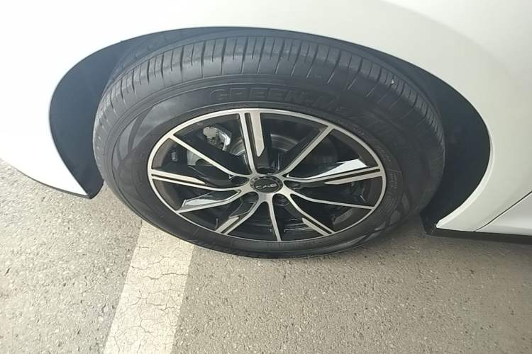 Used BYD Seal 06 New Energy 2024 DM-i 80KM Prestige Model Left Front Wheel Hub