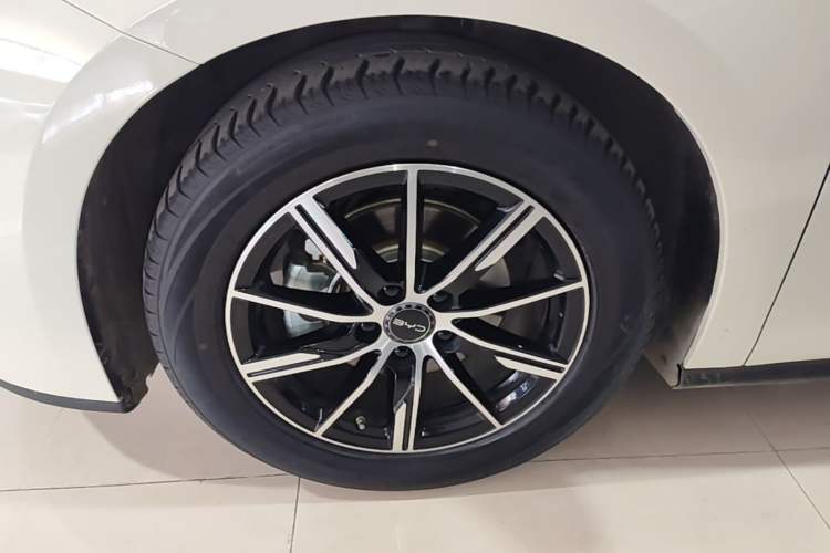 Used BYD Seal 06 New Energy 2024 DM-i 120KM Luxury Model Left Front Wheel Hub
