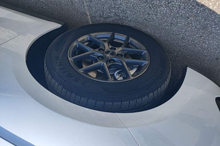 Used BYD Seal 06 New Energy 2024 DM-i 80KM Luxury Model Left Front Wheel Hub