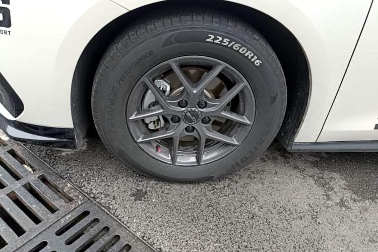 Used BYD Seal 06 New Energy 2024 DM-i 80KM Luxury Model Left Front Wheel Hub