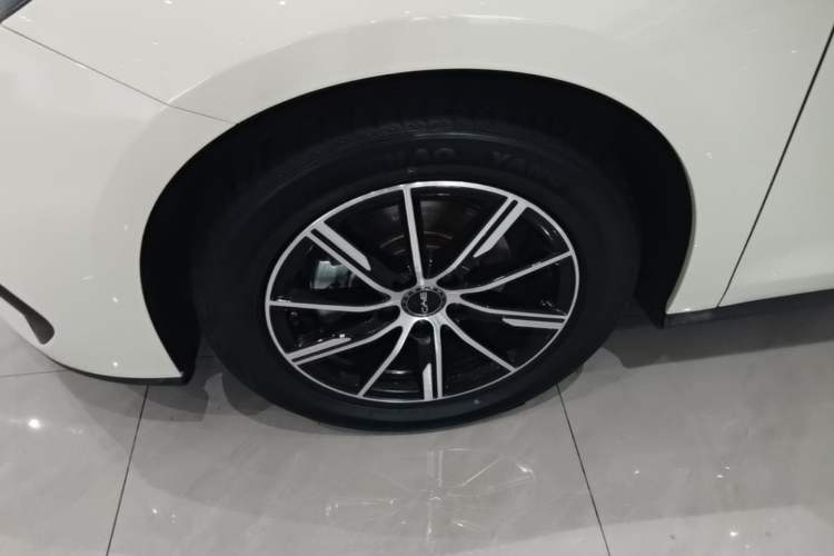 Used BYD Seal 06 New Energy 2024 DM-i 80KM Prestige Model Left Front Wheel Hub