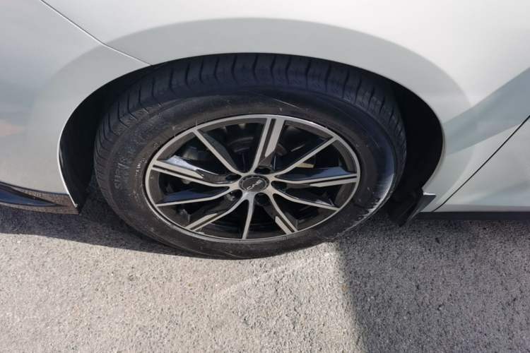 Used BYD Seal 06 New Energy 2024 DM-i 120KM Prestige Model Left Front Wheel Hub