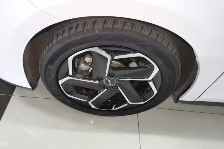 Used BYD Seal 06 New Energy 2024 DM-i 120KM Flagship Model Left Front Wheel Hub