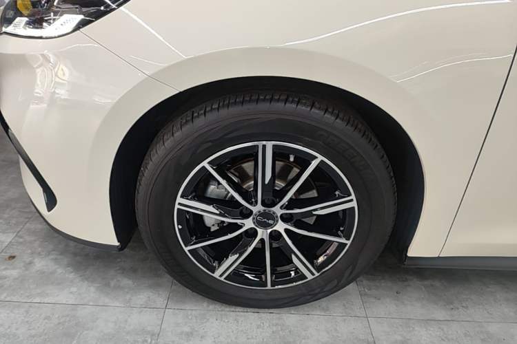 Used BYD Seal 06 New Energy 2024 DM-i 120KM Prestige Model Left Front Wheel Hub