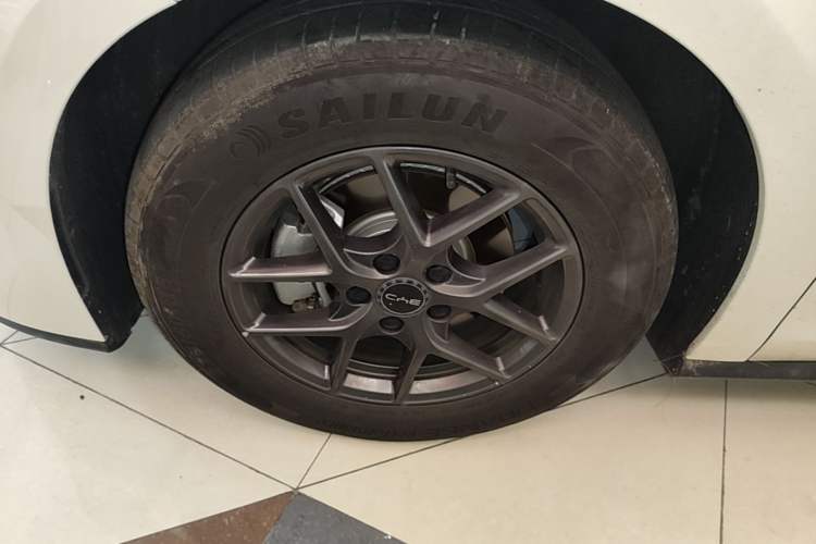 Used BYD Seal 06 New Energy 2024 DM-i 80KM Luxury Model Left Front Wheel Hub