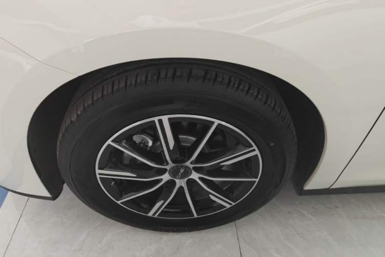 Used BYD Seal 06 New Energy 2024 DM-i 120KM Luxury Model Left Front Wheel Hub