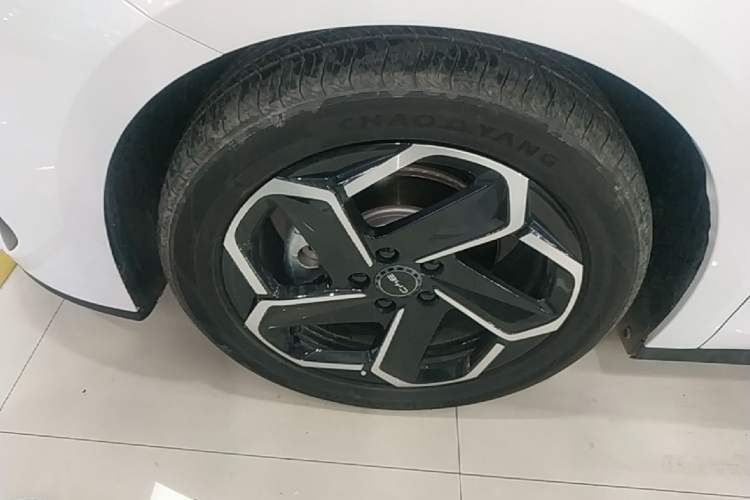 Used BYD Seal 06 New Energy 2024 DM-i 120KM Flagship Model Left Front Wheel Hub