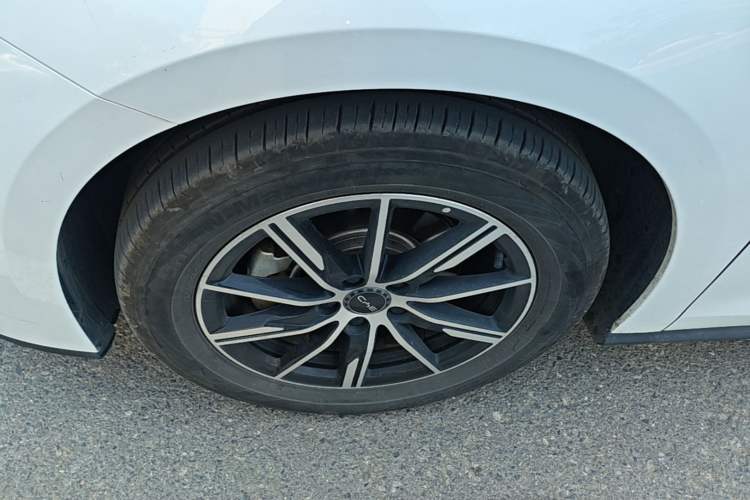 Used BYD Seal 06 New Energy 2024 DM-i 120KM Luxury Model Left Front Wheel Hub