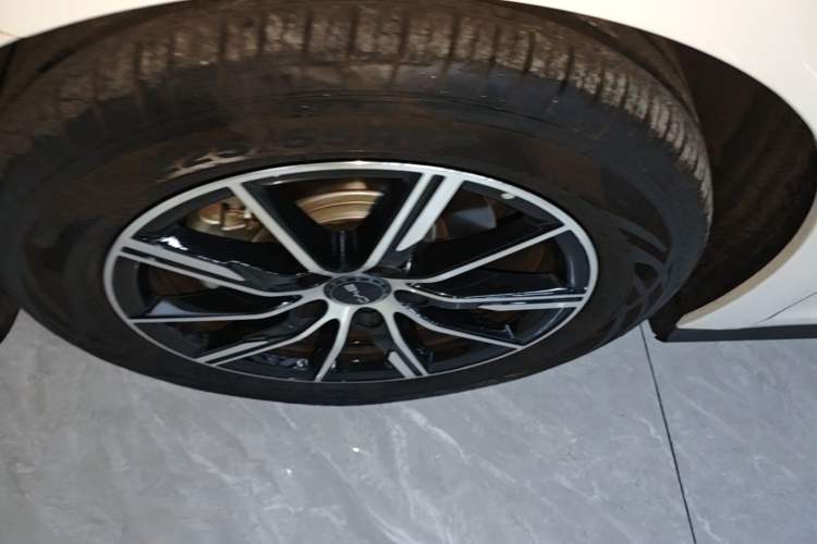 Used BYD Seal 06 New Energy 2024 DM-i 80KM Prestige Model Left Front Wheel Hub