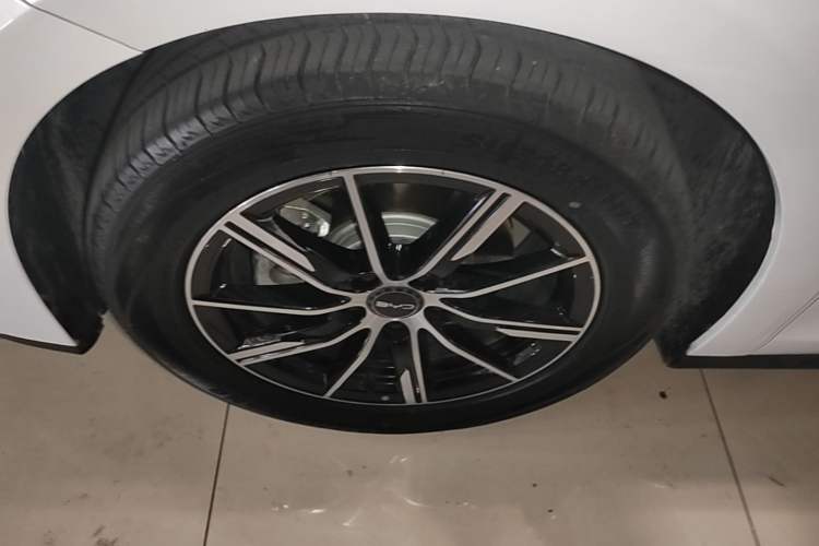 Used BYD Seal 06 New Energy 2024 DM-i 80KM Prestige Model Left Front Wheel Hub