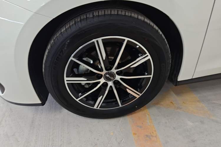 Used BYD Seal 06 New Energy 2024 DM-i 120KM Prestige Model Left Front Wheel Hub