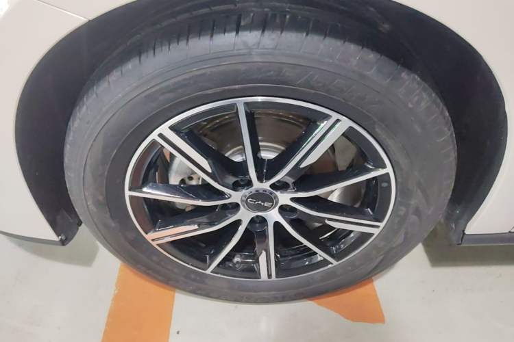 Used BYD Seal 06 New Energy 2024 DM-i 80KM Prestige Model Left Front Wheel Hub