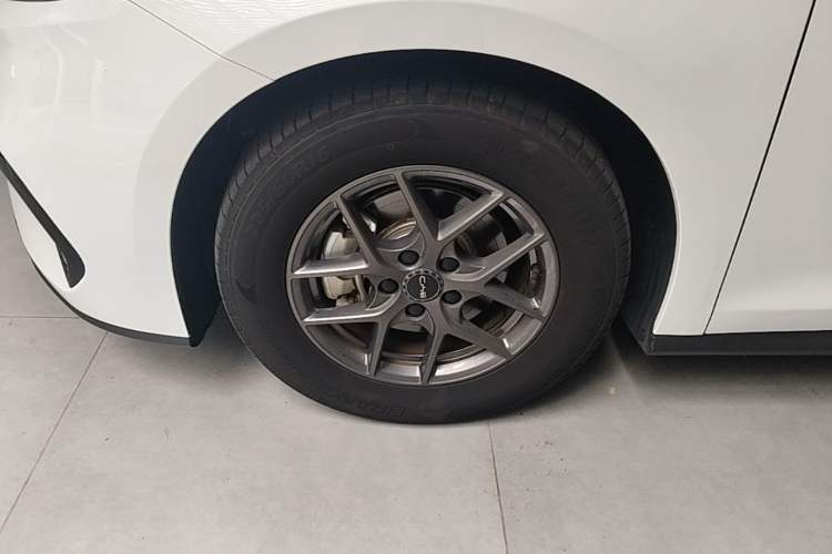 Used BYD Seal 06 New Energy 2024 DM-i 80KM Luxury Model Left Front Wheel Hub
