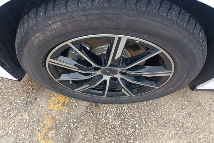 Used BYD Seal 06 New Energy 2024 DM-i 120KM Luxury Model Left Front Wheel Hub