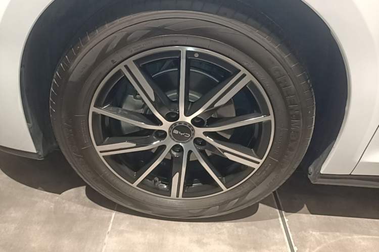 Used BYD Seal 06 New Energy 2024 DM-i 120KM Prestige Model Left Front Wheel Hub